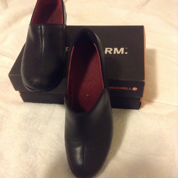 Women’s Shoes - Picture 1 of 4